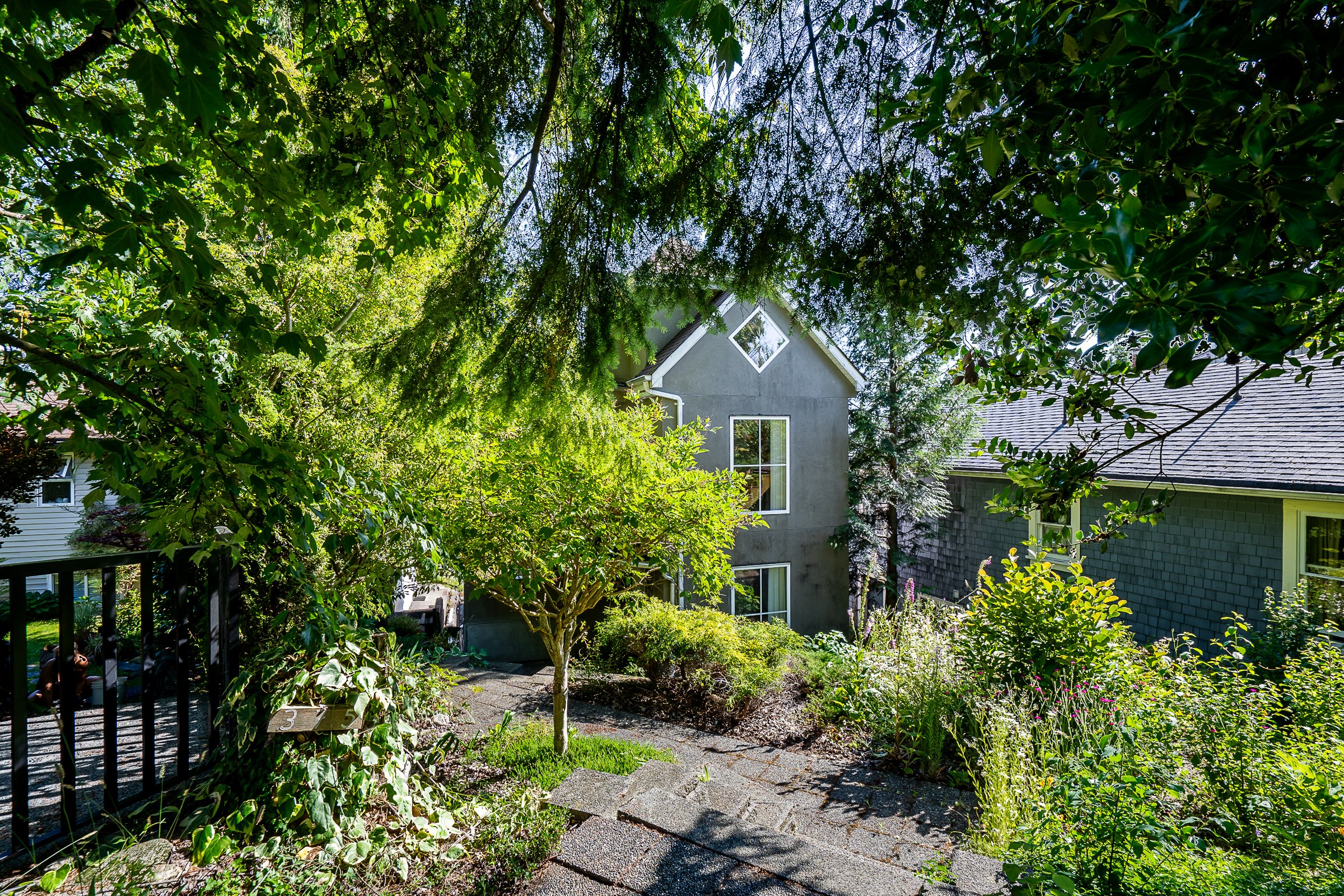 375 Tempe Crescent North Vancouver-1
