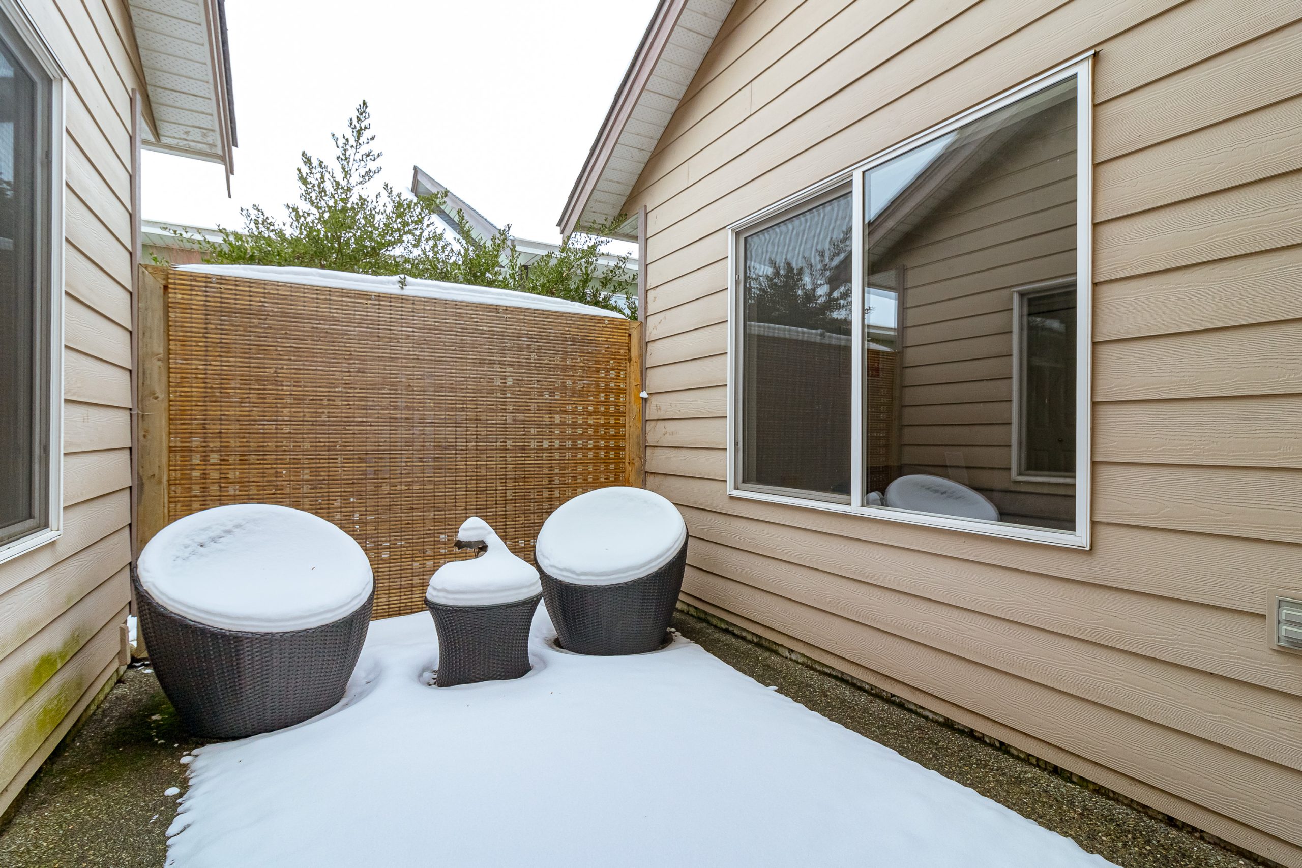 31-exterior-feature