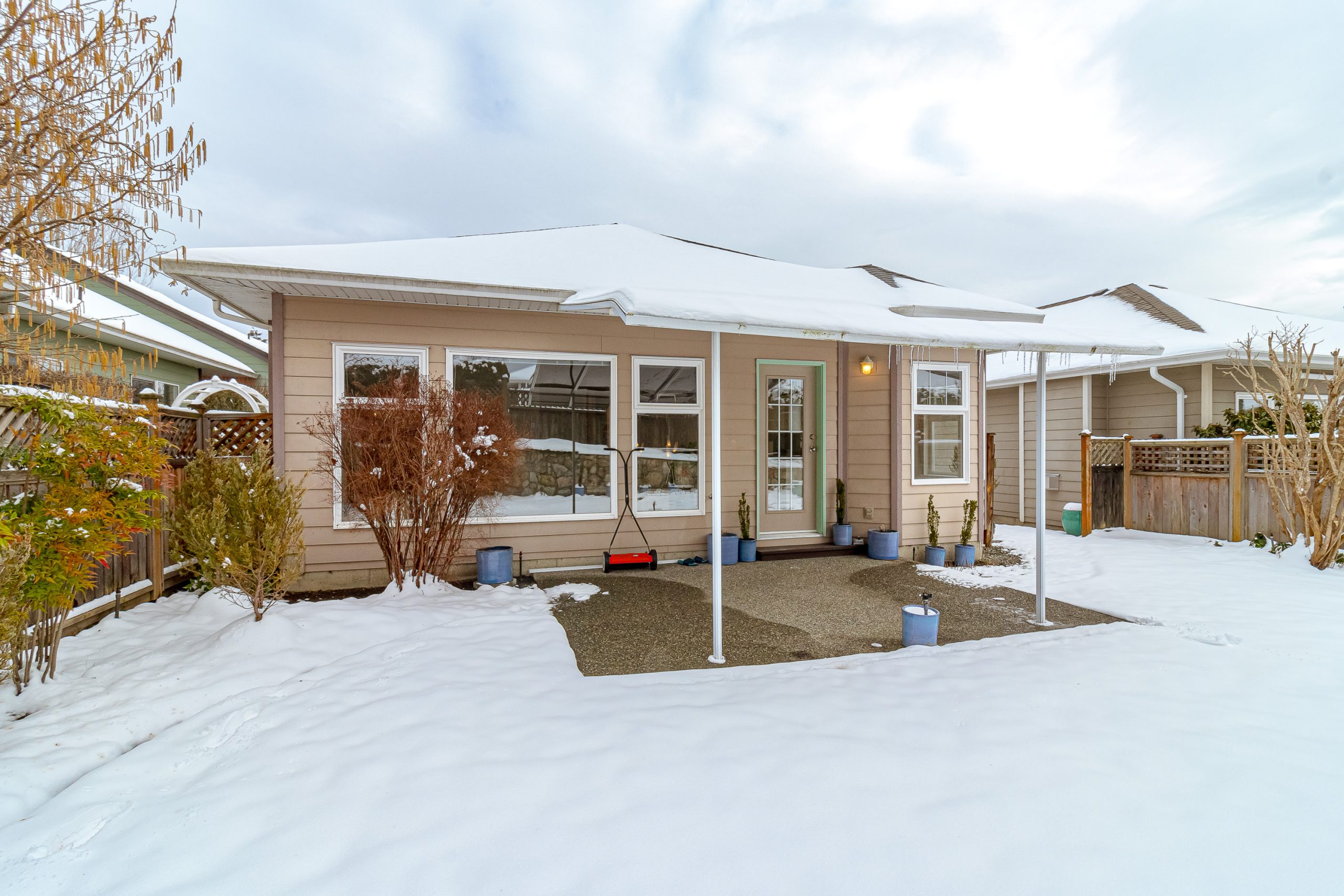 36-exterior-feature