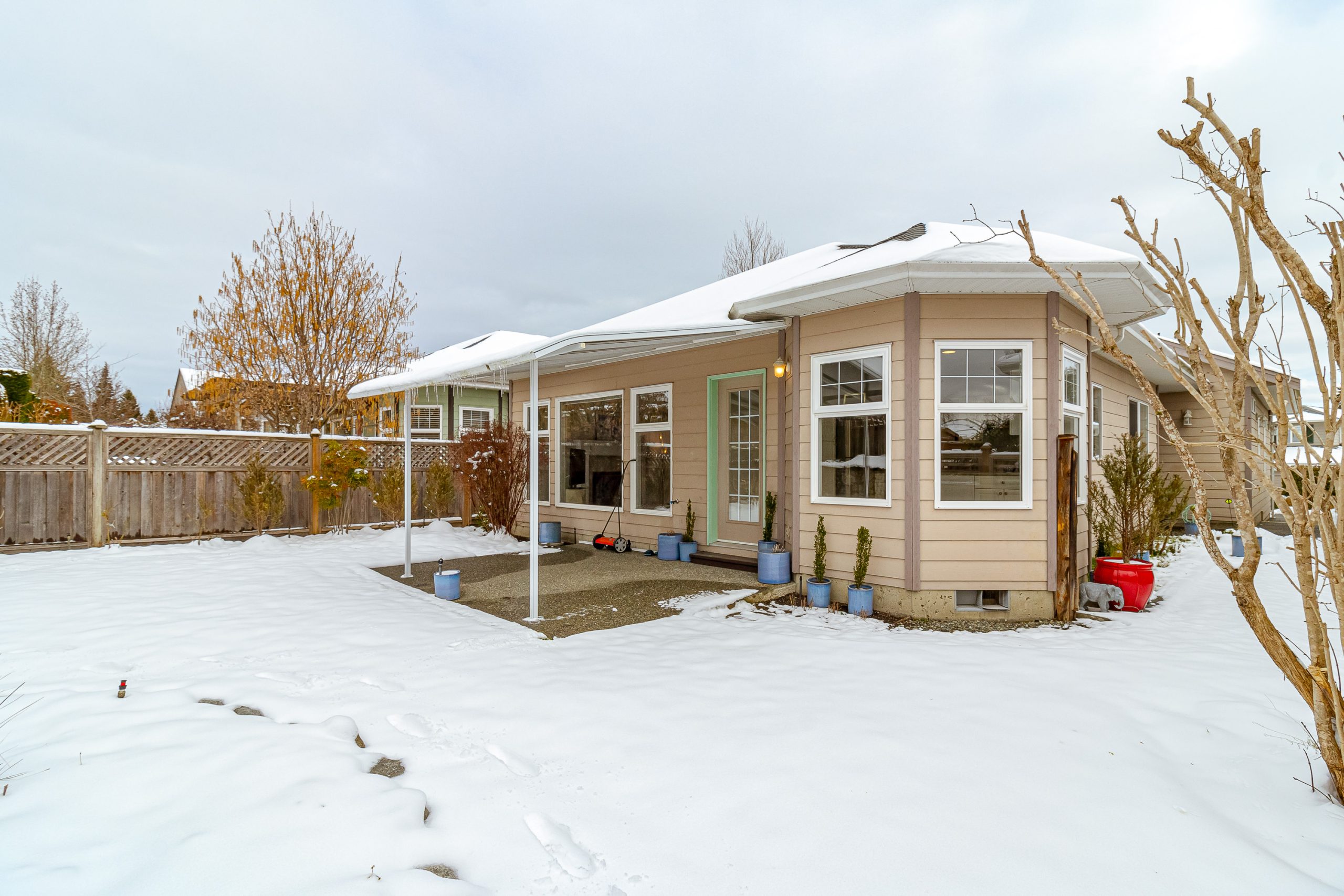 38-exterior-feature